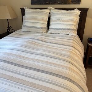 Pottery Barn Full/Queen Duvet cover, 2 matching Euro shams -sold as a set
